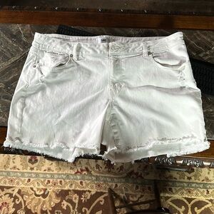 EUC Cabi White Denim Boyfriend shorts 12